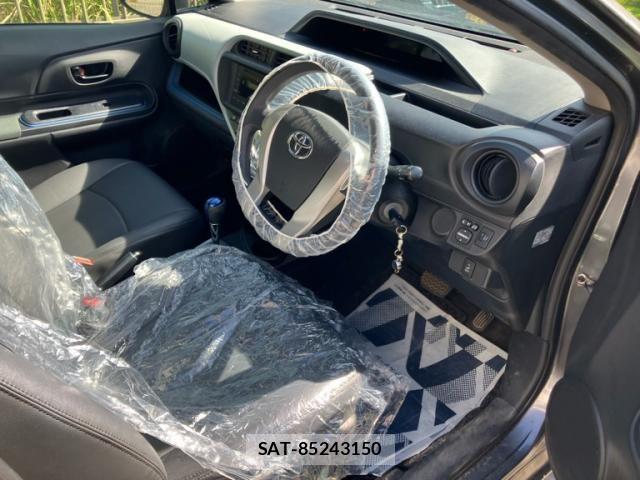 Toyota AQUA 2013-10 8827848-13