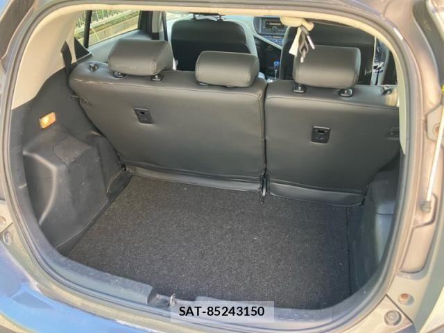 Toyota AQUA 2013-10 8827848-16
