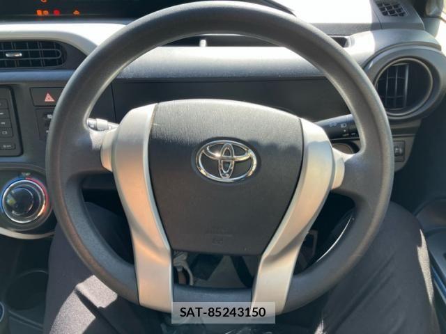 Toyota AQUA 2013-10 8827848-18