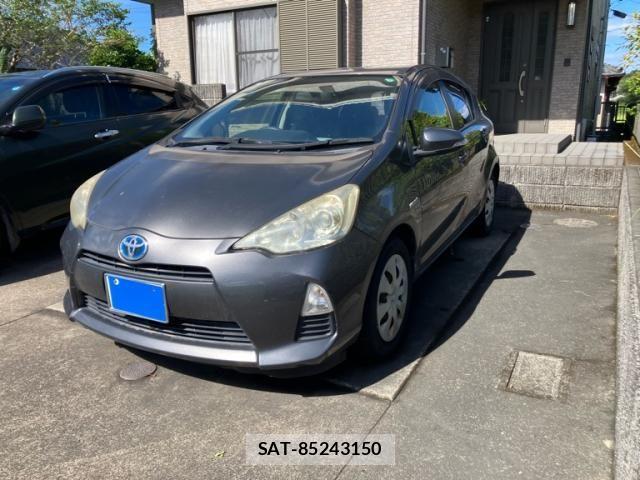 Toyota AQUA 2013-10 8827848-1