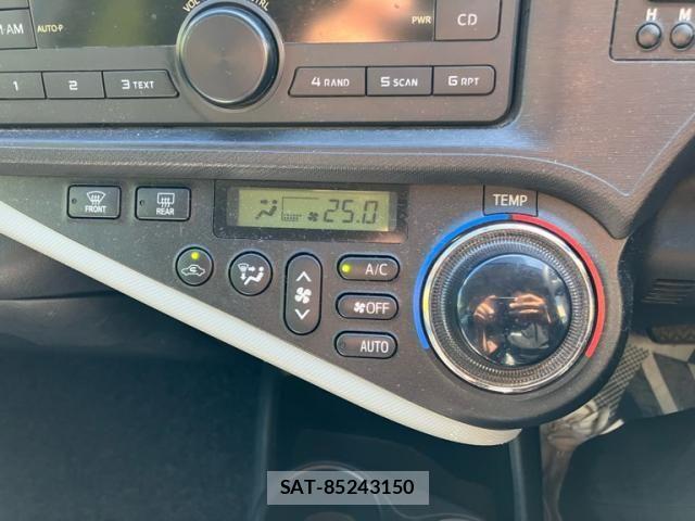 Toyota AQUA 2013-10 8827848-22