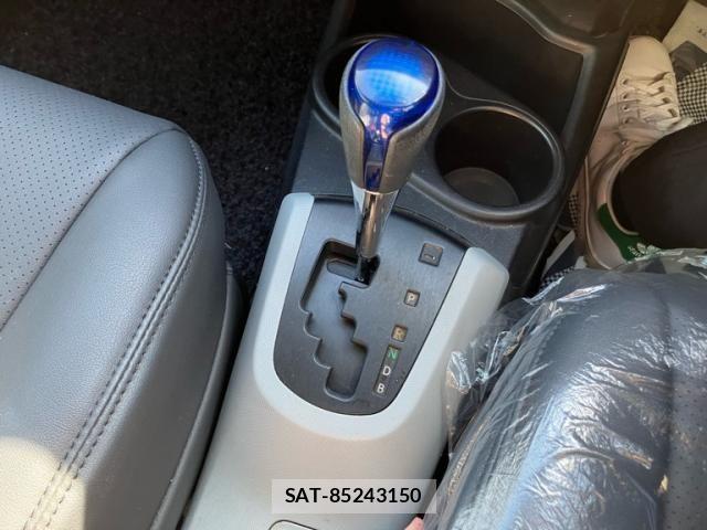Toyota AQUA 2013-10 8827848-23