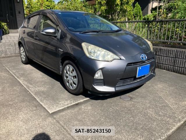 Toyota AQUA 2013-10 8827848-2
