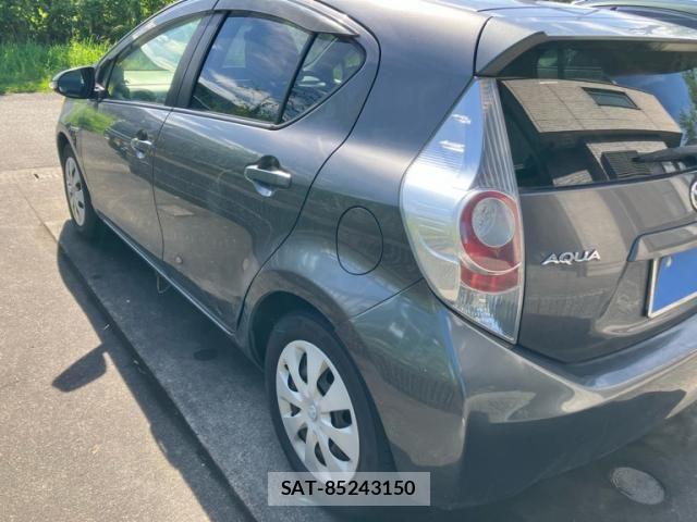 Toyota AQUA 2013-10 8827848-4