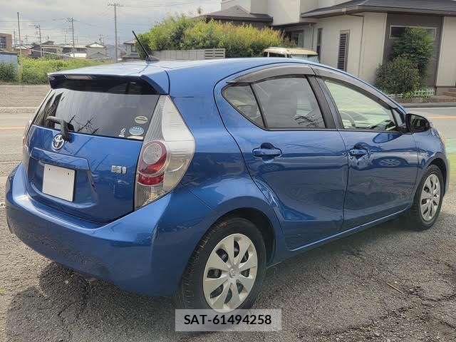 Toyota AQUA 2012-03 8827819-9