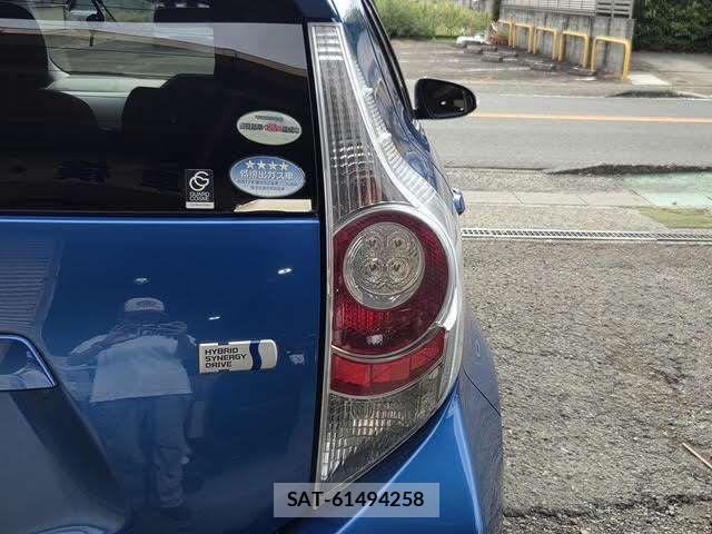 Toyota AQUA 2012-03 8827819-17