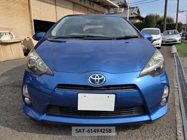 Toyota AQUA 2012-03 8827819-5