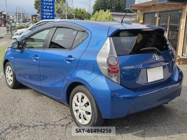 Toyota AQUA 2012-03 8827819-7