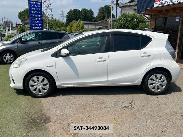 Toyota AQUA 2013-07 8827820-9