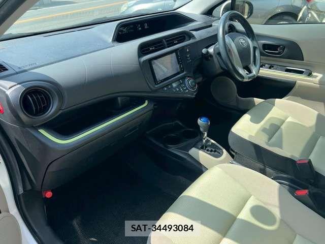 Toyota AQUA 2013-07 8827820-16