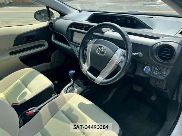 Toyota AQUA 2013-07 8827820-17