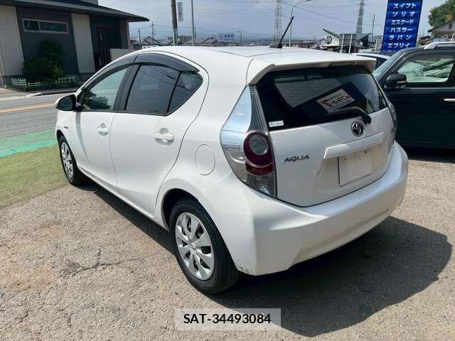 Toyota AQUA 2013-07 8827820-6