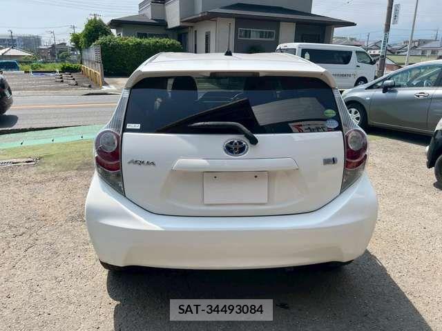 Toyota AQUA 2013-07 8827820-7