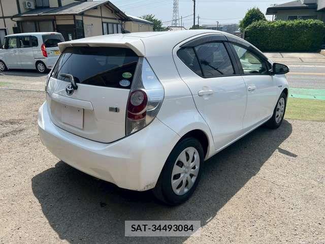 Toyota AQUA 2013-07 8827820-8