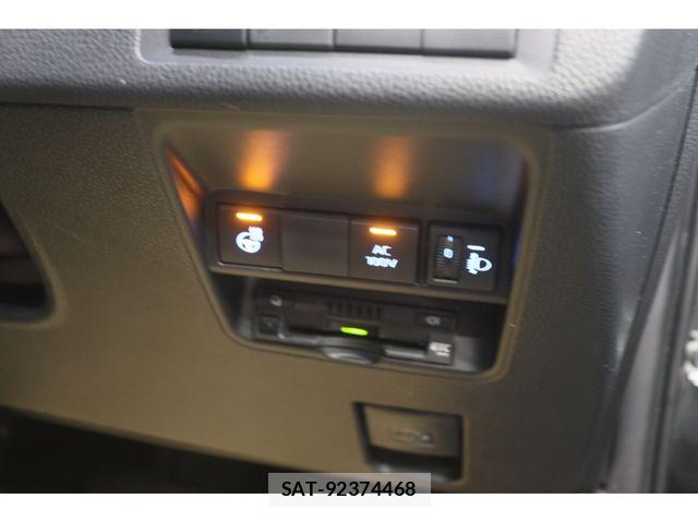 Toyota AQUA 2025-03 8827784-13