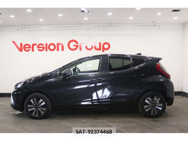 Toyota AQUA 2025-03 8827784-2