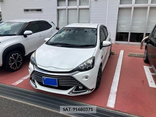 Toyota AQUA 2017-03 8827810-0