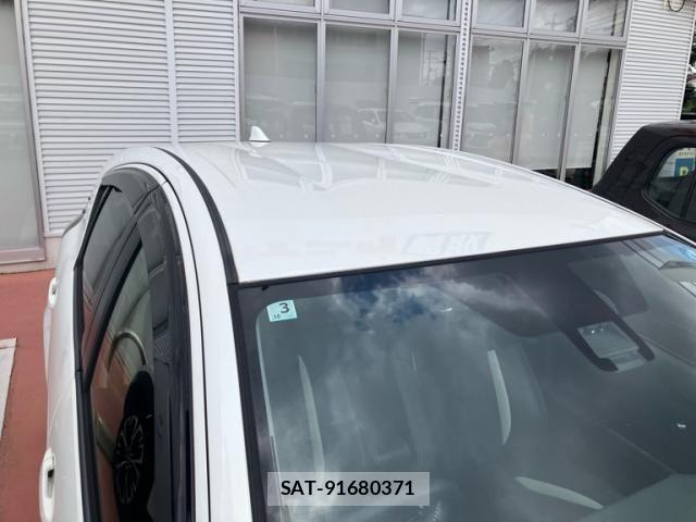 Toyota AQUA 2017-03 8827810-9