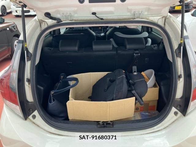 Toyota AQUA 2017-03 8827810-11