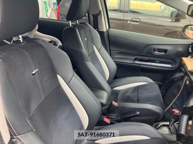 Toyota AQUA 2017-03 8827810-13