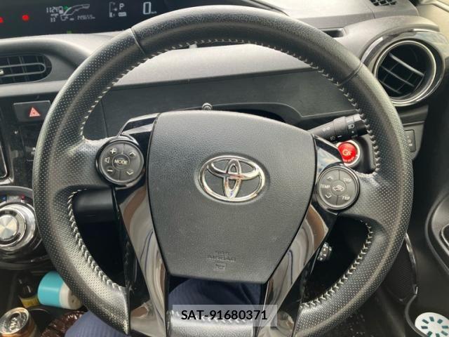 Toyota AQUA 2017-03 8827810-16