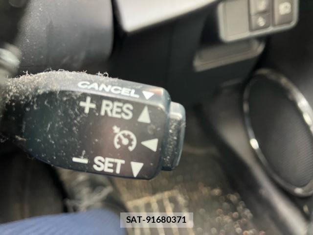 Toyota AQUA 2017-03 8827810-17