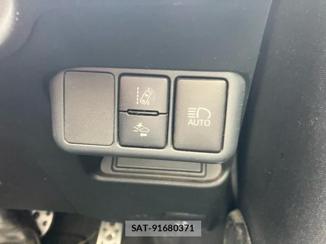 Toyota AQUA 2017-03 8827810-18