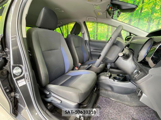 Toyota AQUA 2017-10 8827796-7