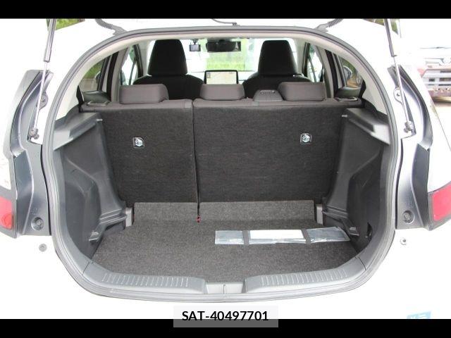 Toyota AQUA 2025-04 8827780-13