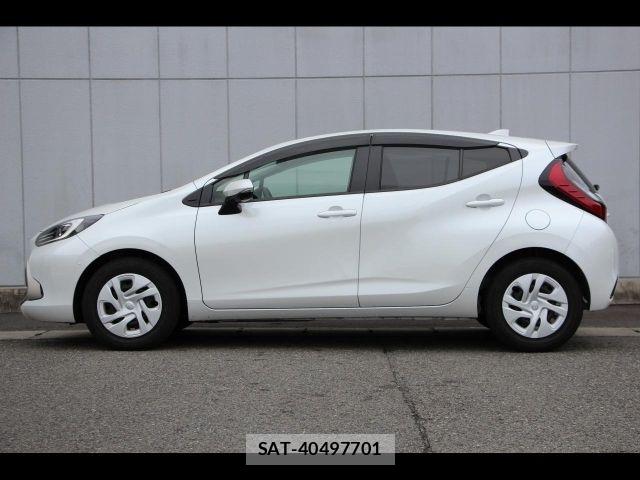 Toyota AQUA 2025-04 8827780-15