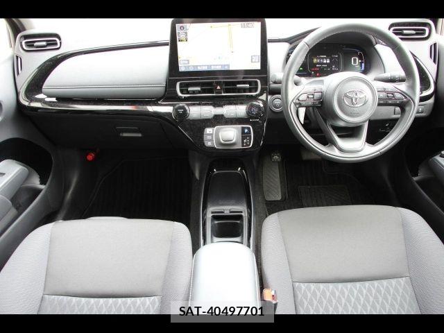 Toyota AQUA 2025-04 8827780-1