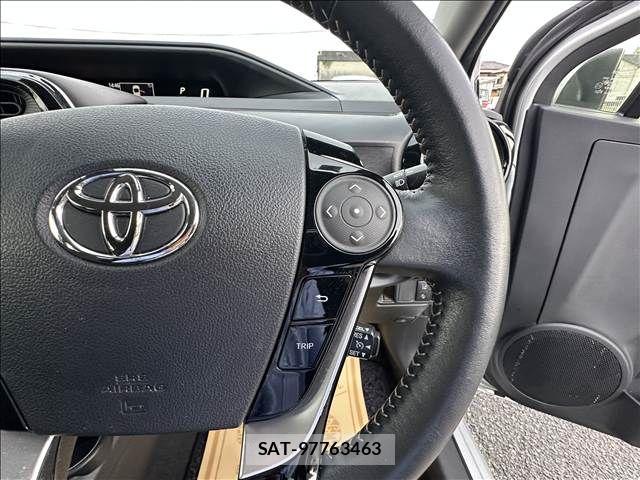 Toyota AQUA 2017-08 8827795-10