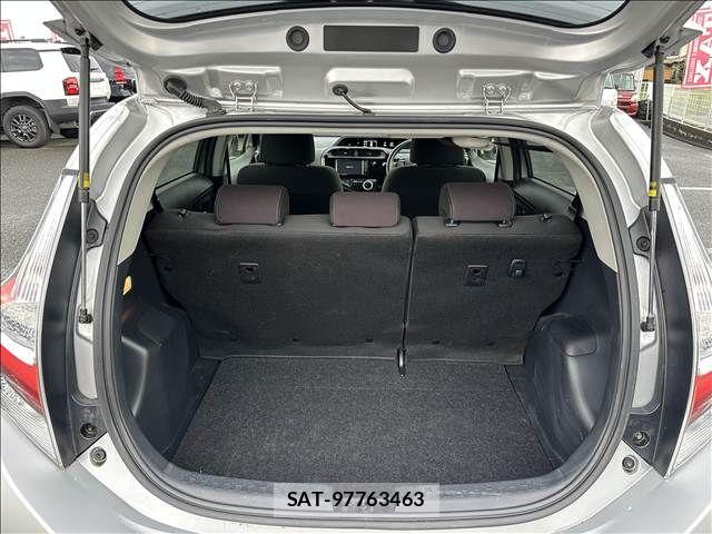 Toyota AQUA 2017-08 8827795-14