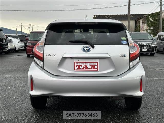 Toyota AQUA 2017-08 8827795-15