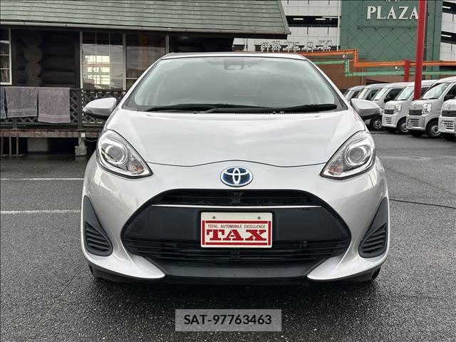 Toyota AQUA 2017-08 8827795-16