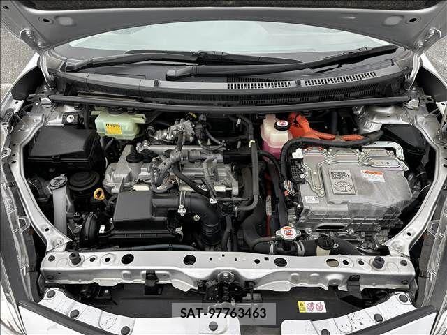 Toyota AQUA 2017-08 8827795-17