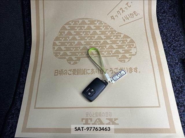 Toyota AQUA 2017-08 8827795-18