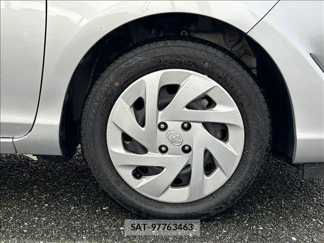Toyota AQUA 2017-08 8827795-19