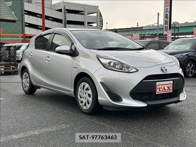 Toyota AQUA 2017-08 8827795-6