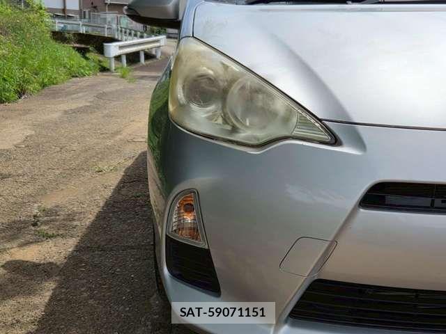Toyota AQUA 2012-07 8827834-11
