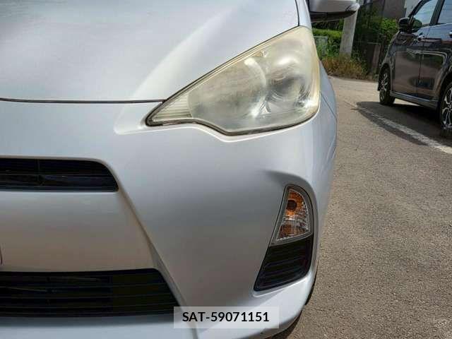 Toyota AQUA 2012-07 8827834-12
