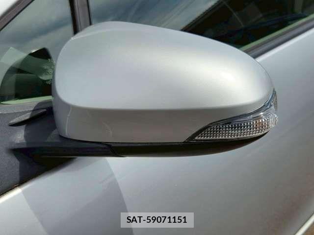 Toyota AQUA 2012-07 8827834-16