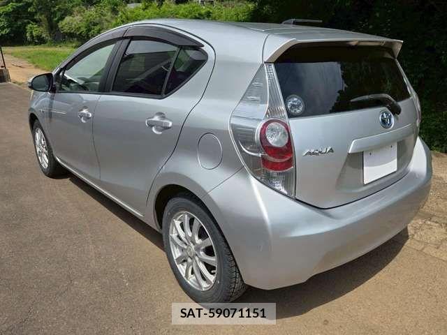 Toyota AQUA 2012-07 8827834-6