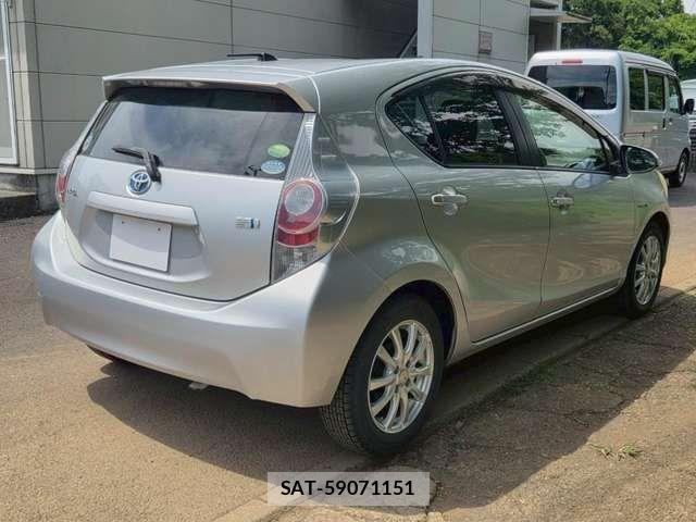 Toyota AQUA 2012-07 8827834-8