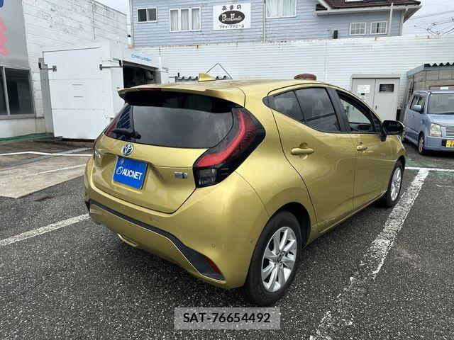 Toyota AQUA 2022-01 8827788-4