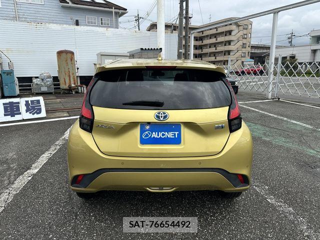 Toyota AQUA 2022-01 8827788-5