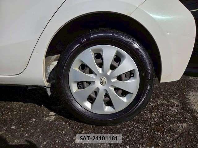 Toyota AQUA 2013-10 8827822-13