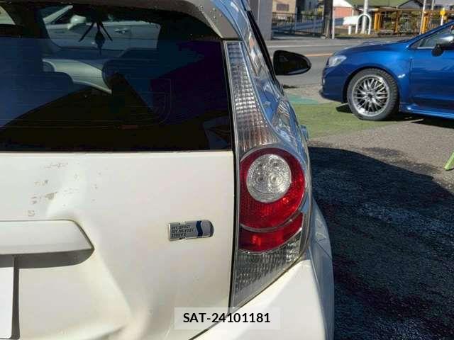 Toyota AQUA 2013-10 8827822-17