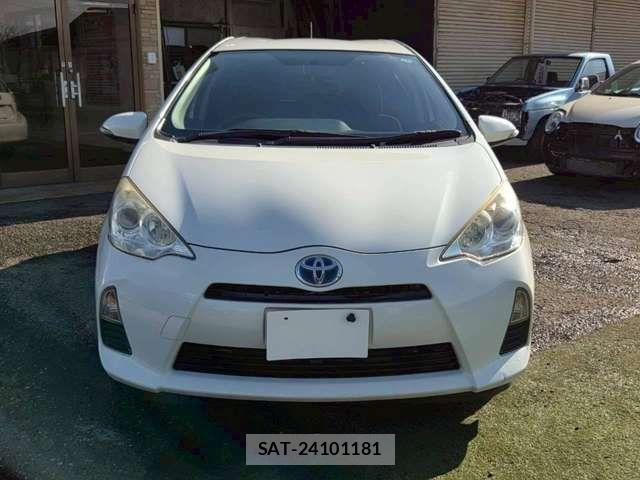 Toyota AQUA 2013-10 8827822-4