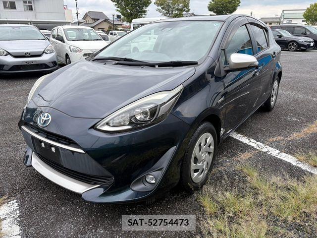 Toyota AQUA 2017-06 8827797-0